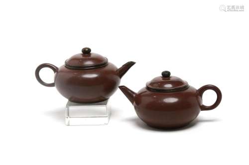 A pair of Yixing teapots