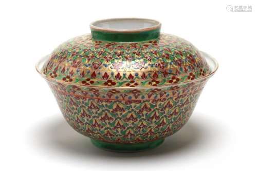 A Benjarong Lai Nam Thong covered bowl painted with trellis ...
