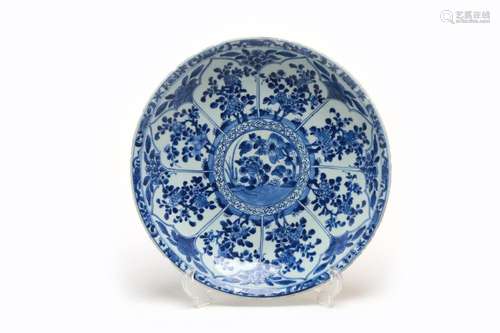 A large blue and white porcelain export dish painted with sc...