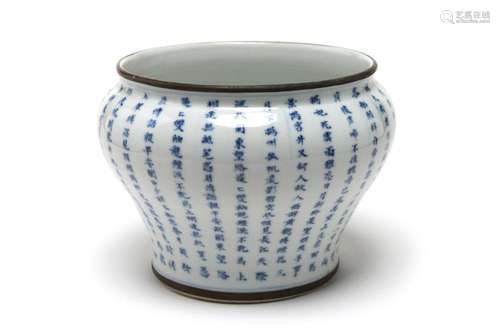 A blue and white porcelain spittoon painted with Chinese cha...