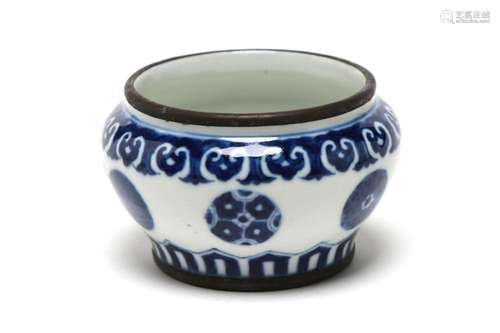 A small blue and white porcelain spittoon painted with flora...