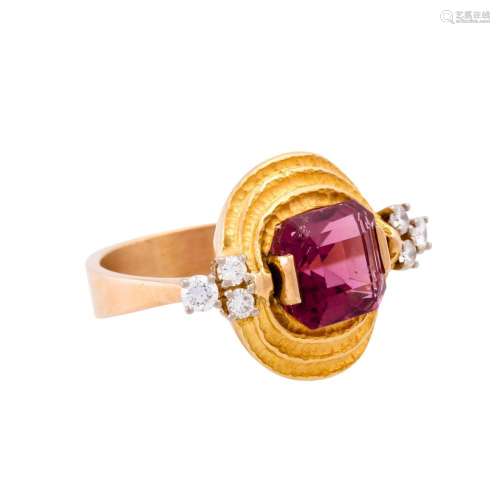 Ring with fine raspberry tourmaline and 6 diamonds