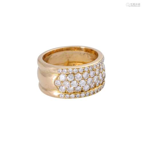 Ring with diamonds together ca. 2 ct,