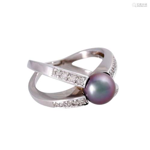 Ring with Tahitian pearl and diamonds