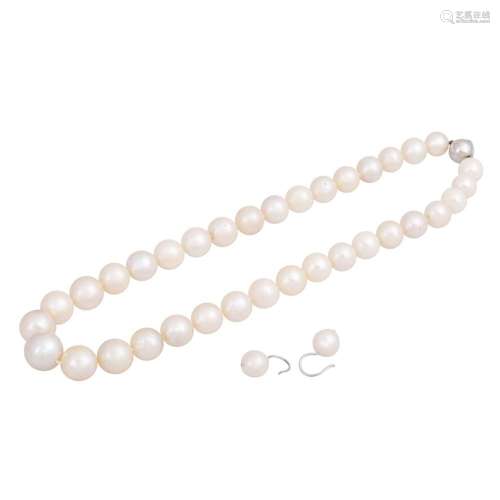 Freshwater pearl necklace,