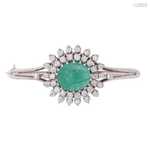 Brooch with emerald cabochon ca. 11 ct