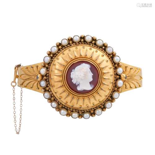 Bangle with agate cameo and pearls,