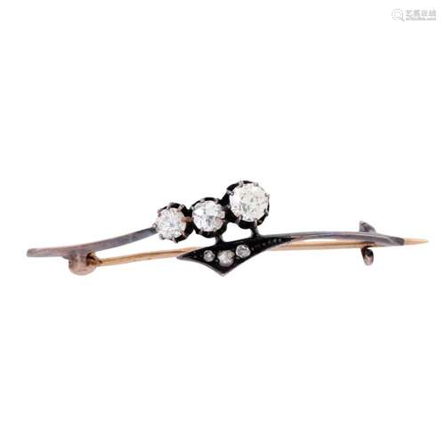 Art nouveau pin with 3 old cut diamonds together ca. 0,49 ct...