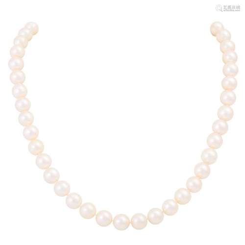 Necklace made of Akoya pearls,