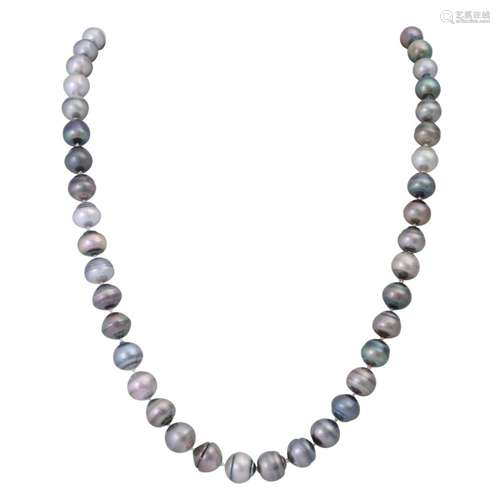 Necklace made of Tahiti pearls,