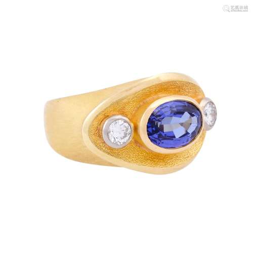 Ring with highly fine tanzanite and 2 diamonds together ca. ...