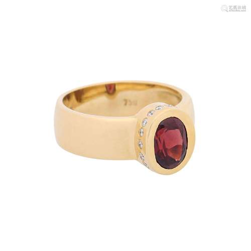 Ring with oval pyrope and small diamonds together ca. 0,1 ct...