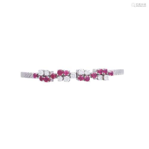 Bracelet with 12 rubies and 9 diamonds of total approx. 0.9 ...