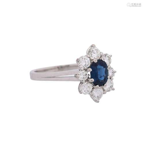 Ring with sapphire entouraged by 8 diamonds total ca. 0,96 c...