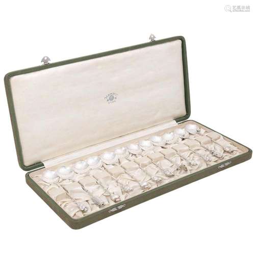 JAPAN 12 teaspoons with case, 950 silver, around 1950.