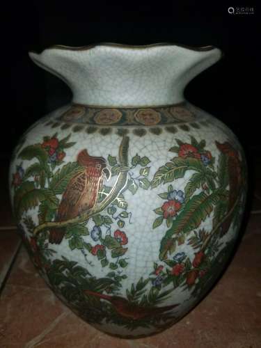 Chinese Antique Porcelain 11" Bird Decorative Vase