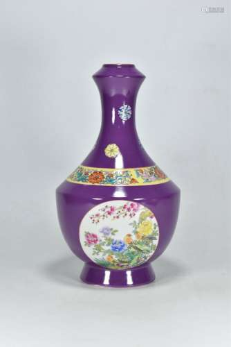 Chinese Porcelain Handmade Exquisite Vase 12500