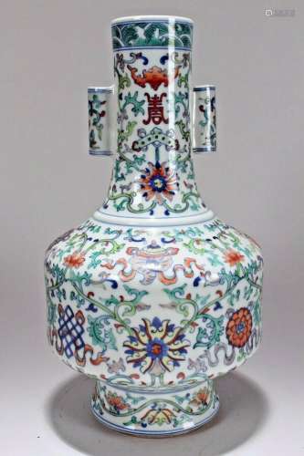 A Chinese Vividly-detailed Duo-handled Estate Porcelain Fort...
