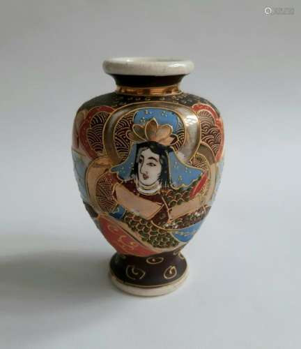 Japanese Decorative Hand Painted Satsuma Vase