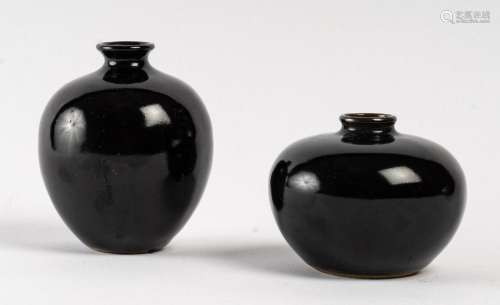 Deux Petits Vases Emailles Noir Miroir