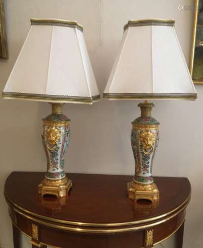 Paire de lampes en porclaine de Canton, XIXème siècle