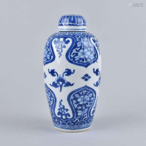 Pot Couvert En Porcelaine De Chine Bleu Et Blanc. Kangxi