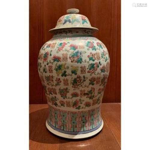 Vase Couvert  En Porcelaine De Chine XIXème Siècle