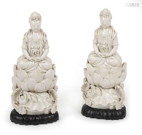 Paire De Guanyin Ou Manjushri Assises Sur Un Lotus