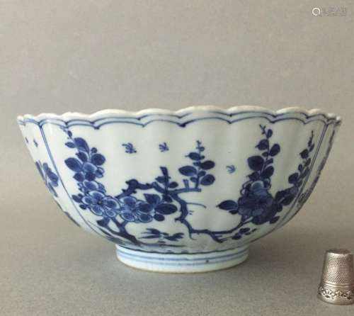 Chine:  Bol en porcelaine Bleu/Blanc Kangxi  c1690-1720