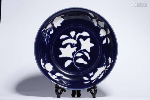 "Big" blue glaze and white cow pattern plate5.5 CM...