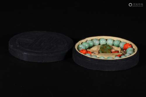 : palace jade beadsImportant 172 g 1.65 cm in diameterHoldin...