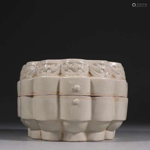 Ding kiln porcelain carved cover boxSpecification: high 10 c...