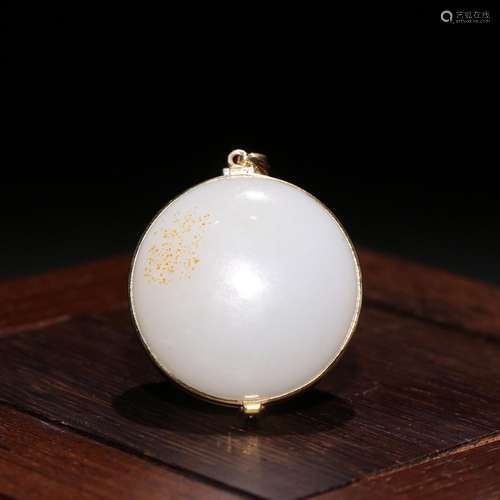 Hetian jade guanyin hang plated with gold.Specification: 3 c...