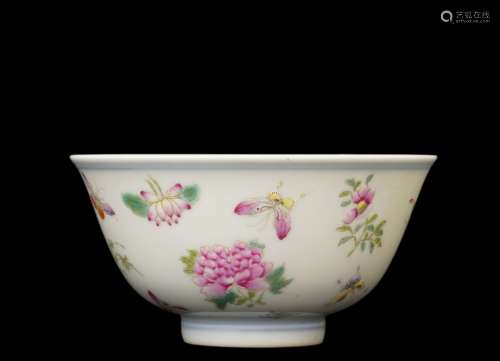 清 大清雍正年制 花卉蝴蝶纹茶碗