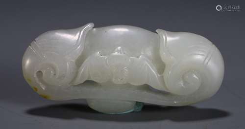 And hetian jade ruyiSize and length of 5.5 1.5 2 cm wide hea...