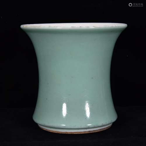 Pea green glaze pen container 12 * 13 m