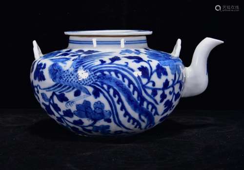 In blue and white chicken pot of 10 * 19 m wearing peony