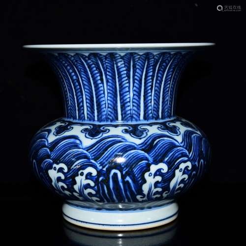 Flower vase with 15 * 17 m in blue sea water