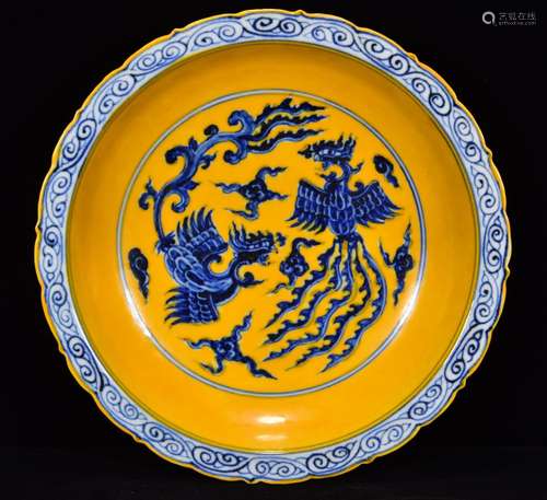 In yellow glaze blue and white chicken tray 5 * 22 m