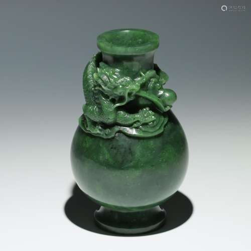 Hetian jade jade dragon bottle is 16.6 cm. 9.8 cm wide. Mout...