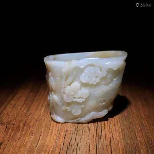Hetian jade seed makings, poetic cup.Size 8.1 * 4.2 * 6.3 cm...