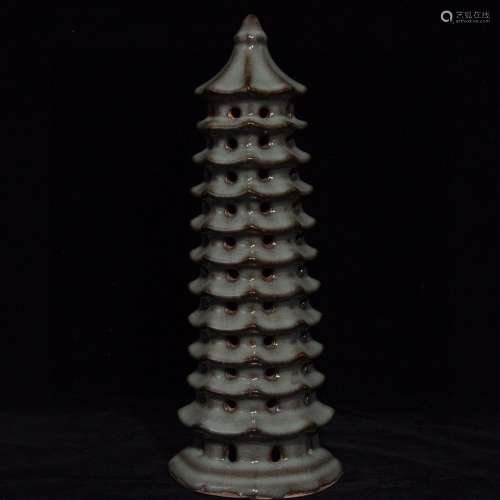 Official porcelain tower 30.5 x11cm