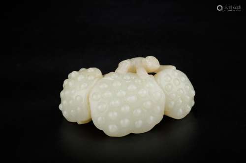 Hetian jade even the birth of furnishing articlesSize: 9 x 5...