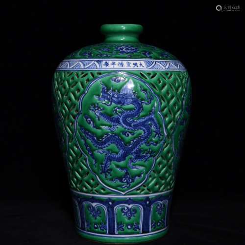 Blue and white hollow out green dragon May 30 x21 bottle