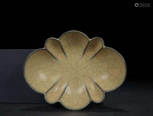 Elder brother kiln washSize: 18.5 cm long and 14 cm wide, 5....