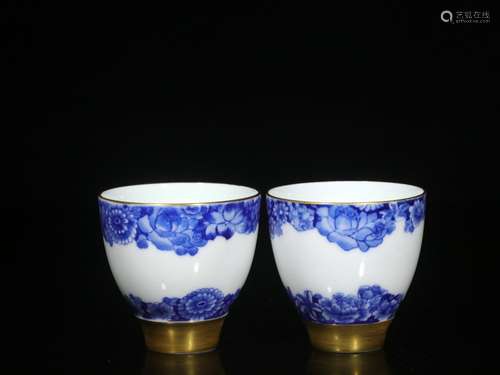 The colour blue and white flower grain hand-painted teacup a...