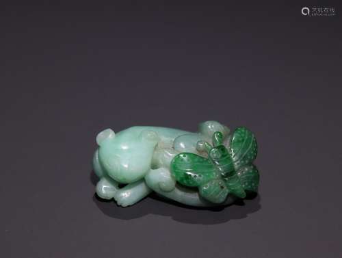 On the evening of the old jade butterfly carved a cat.Specif...