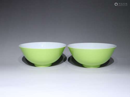 A pair of apple green bowl - 7 cm diameter 16.2 cm high