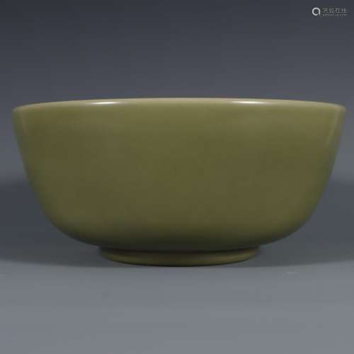 Longquan celadon bowls.Size: 13 cm high, diameter 28.5 cm, b...