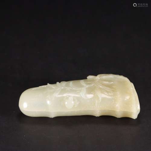 Box: hetian jade "rise"Size: 11 cm long. 5 cm wide...